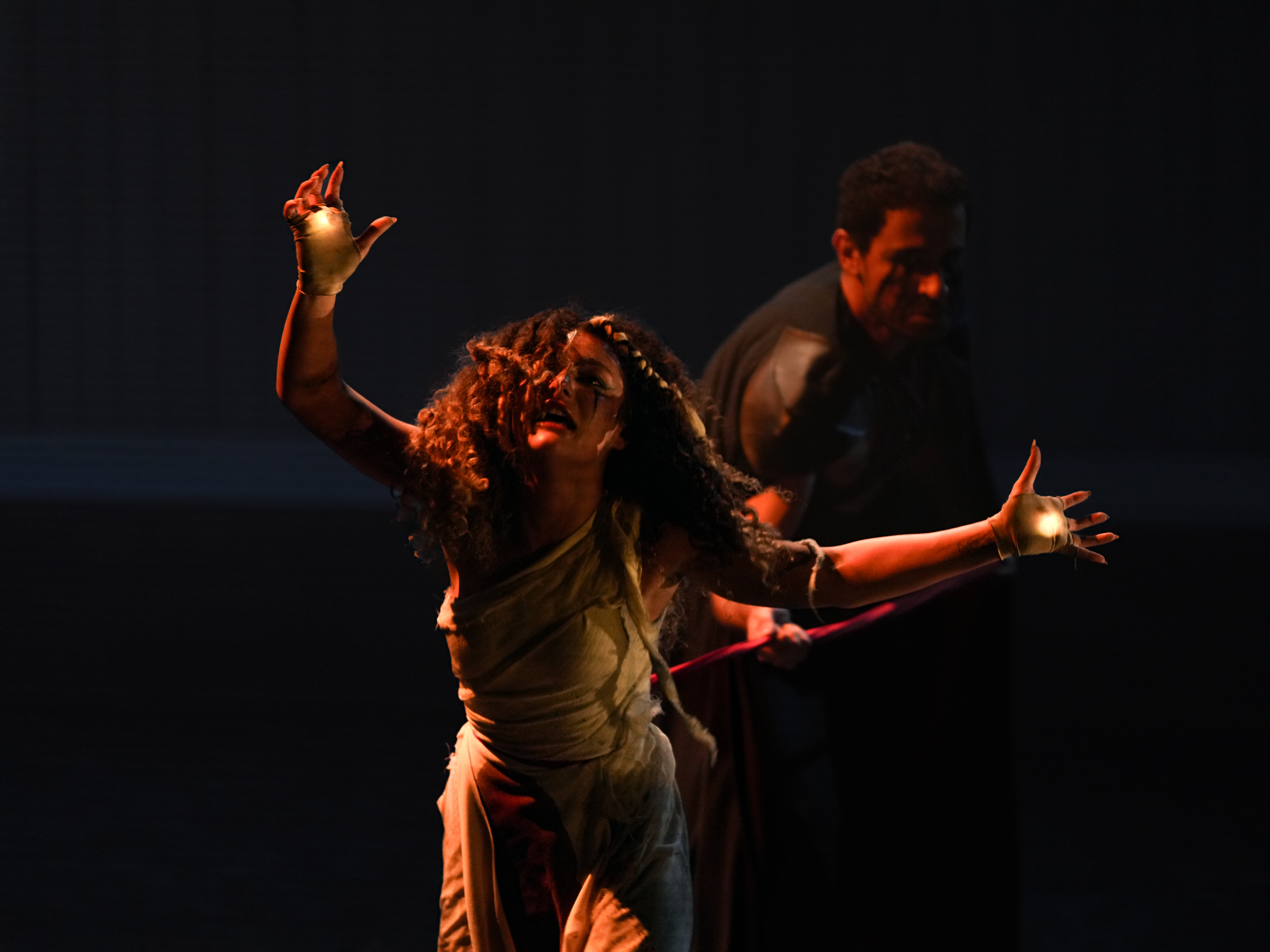 Bir Troya Hikayesi close stage moment in dramatic lighting